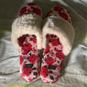 VS 2019 satin slippers
